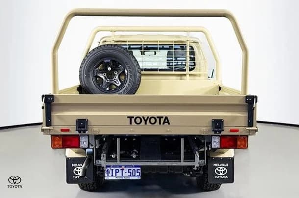 2024 Toyota LANDCRUISER MILITARY GXL image 7