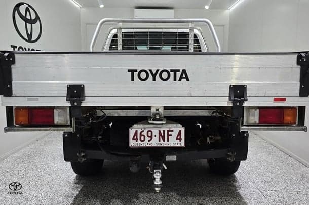 2021 Toyota Hilux SR image 3