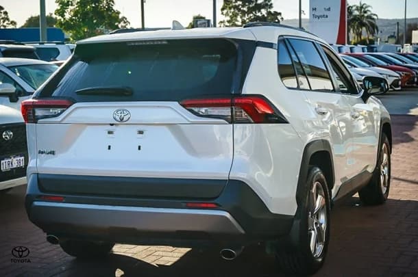 2020 Toyota RAV4 GXL image 7
