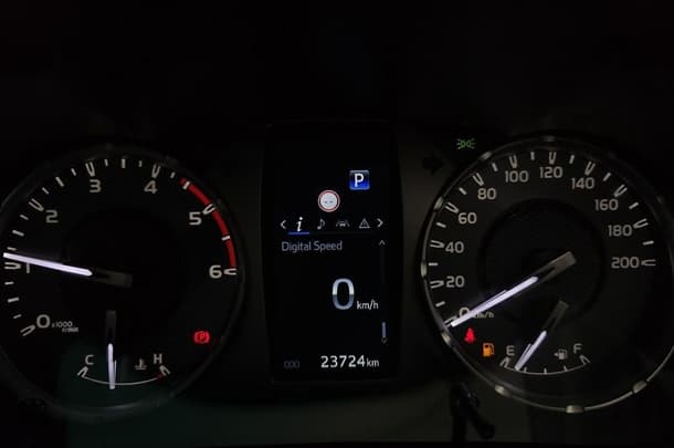 2023 Toyota Hilux SR image 17