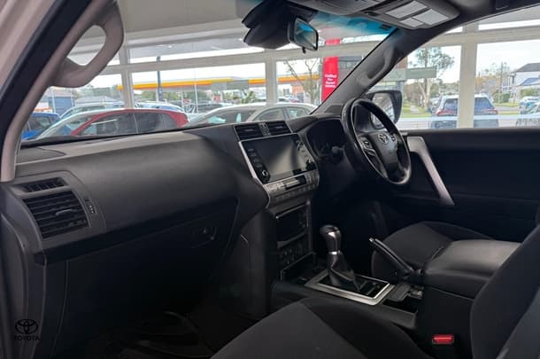2022 Toyota Prado GXL image 11