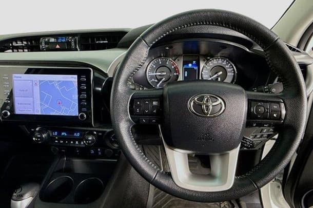 2023 Toyota Hilux SR5 image 19