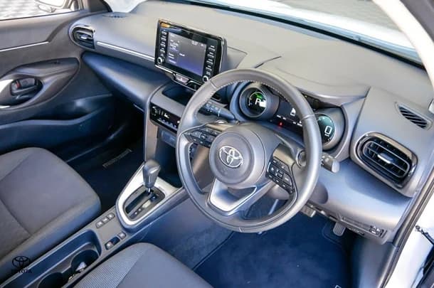 2024 Toyota Yaris Cross Hybrid GX image 8