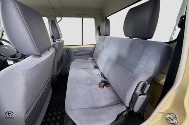 2022 Toyota LANDCRUISER MILITARY GXL image 14