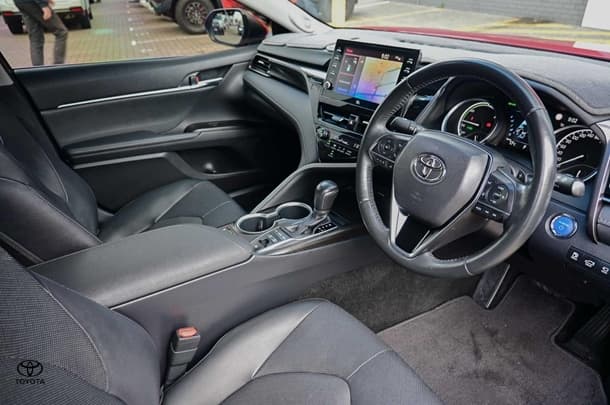 2021 Toyota Camry Hybrid SL image 6