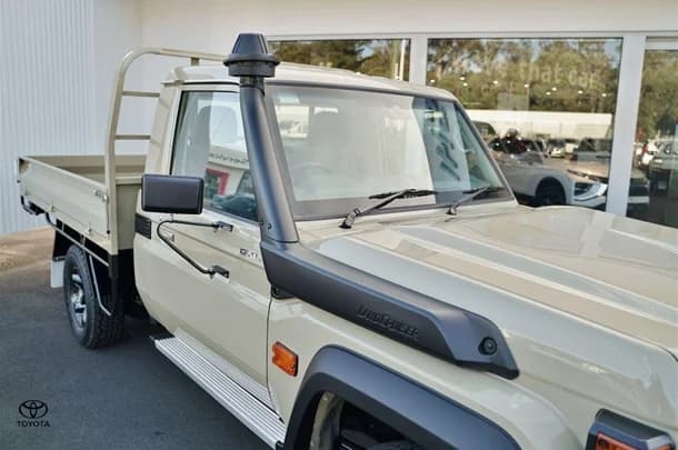 2025 Toyota LC Military GXL image 8
