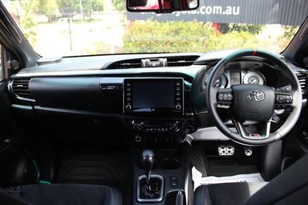 2023 Toyota Hilux GR-S image 12