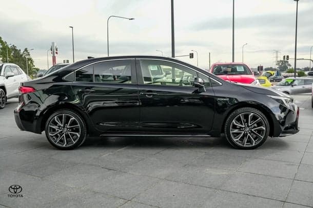 2024 Toyota Corolla Sedan Hybrid ZR image 4