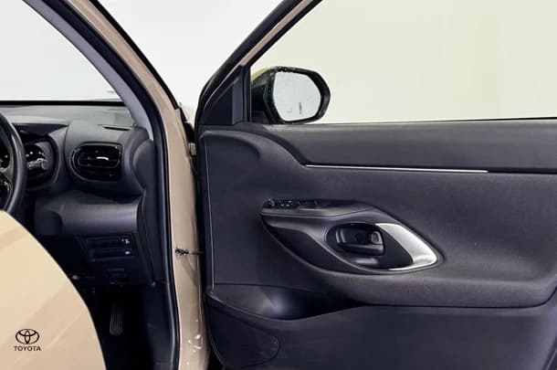 2021 Toyota Yaris Cross Hybrid GX image 15