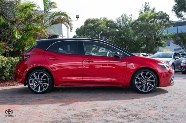 2024 TOYOTA Corolla Hatch Hybrid ZR image 3