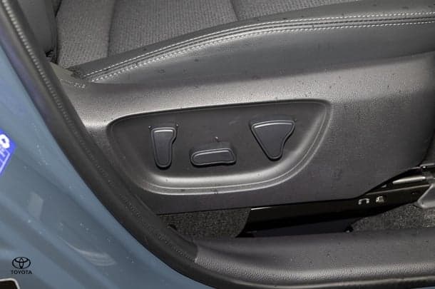 2024 Toyota Yaris Cross Hybrid Urban image 16
