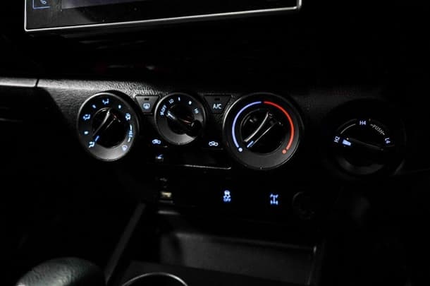 2019 Toyota Hilux 4x4 SR image 24