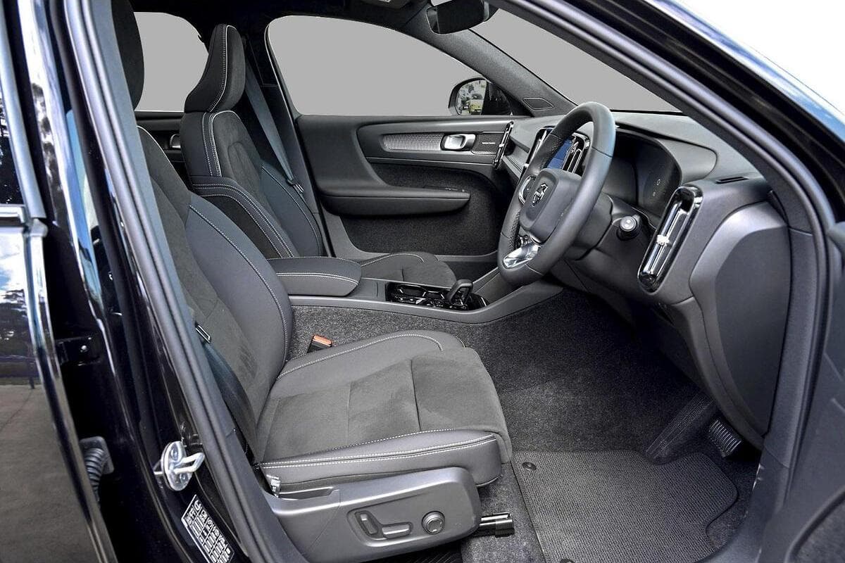 2025 Volvo XC40 Black Edition Auto AWD MY25 image 6