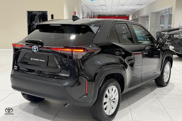 2023 Toyota Yaris Cross Hybrid GXL image 10