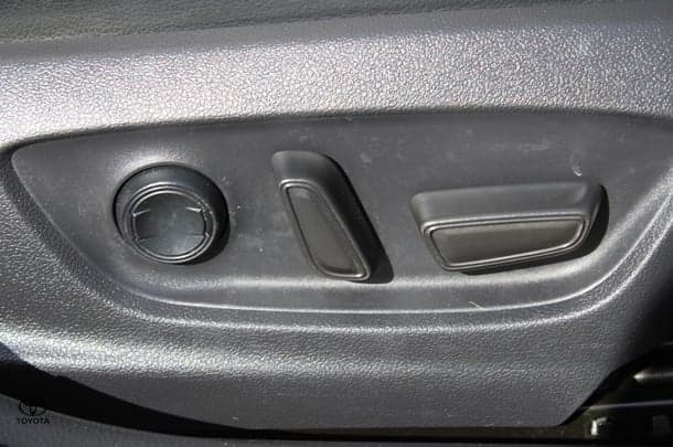 2019 Toyota Camry Hybrid SL image 17