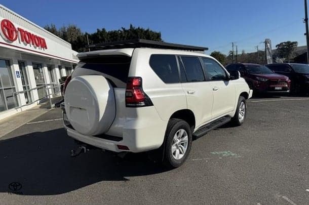 2022 Toyota Prado GXL image 7
