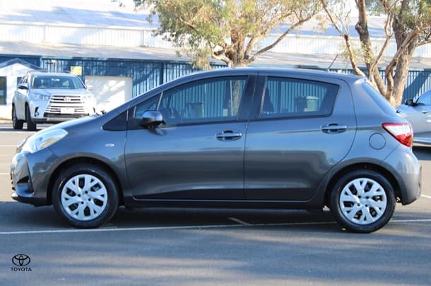 2019 Toyota Yaris Ascent image 9