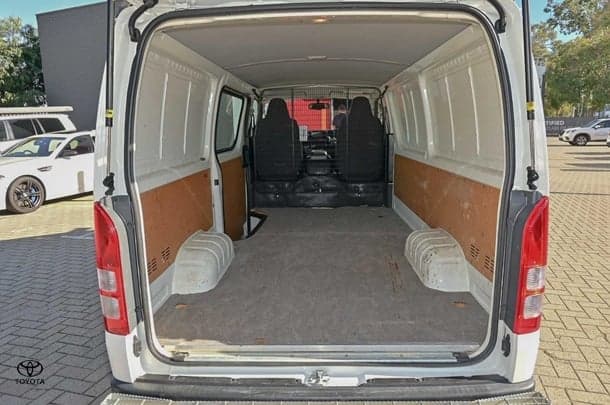 2017 Toyota Hiace LWB image 8