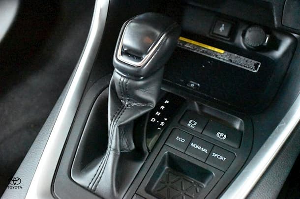 2021 Toyota RAV4 GXL image 16