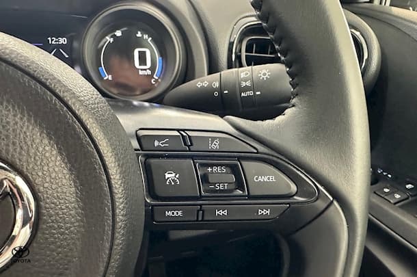 2023 Toyota Yaris SX image 19