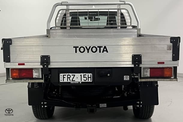 2024 Toyota Hilux SR image 7