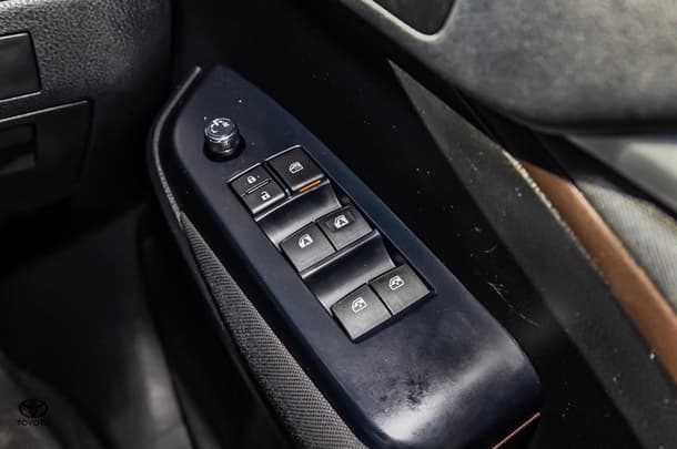 2015 Toyota KLUGER 4x2 GX image 19
