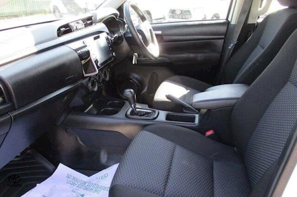 2023 Toyota Hilux 4x4 SR5 image 18