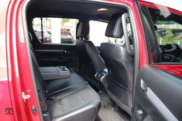 2023 Toyota Hilux GR-S image 13