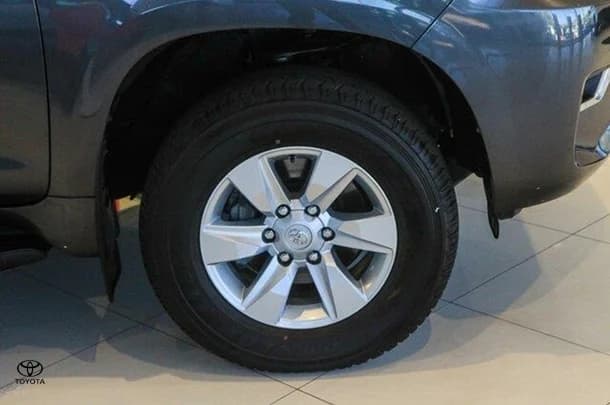 2019 Toyota Prado GXL image 5