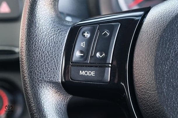 2017 Toyota Yaris Ascent image 15