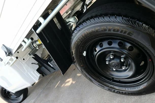 2024 Toyota Hilux 4x2 Workmate image 4