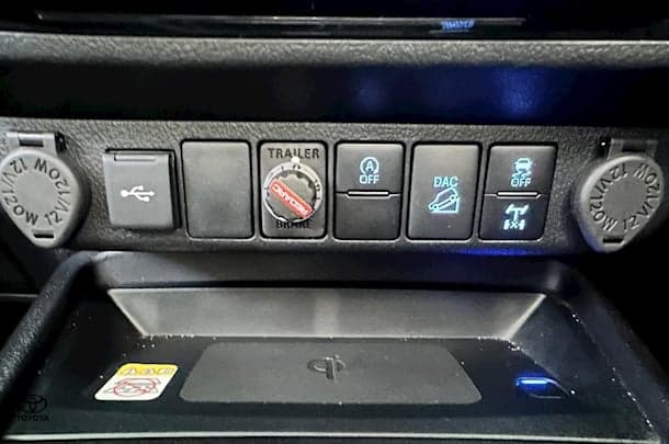 2024 Toyota Hilux SR5 image 17