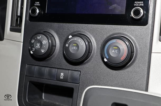 2019 Toyota Hiace LWB image 17