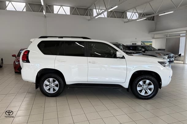 2022 Toyota Prado GXL image 7