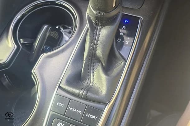 2021 Toyota Camry Hybrid Ascent Sport image 15