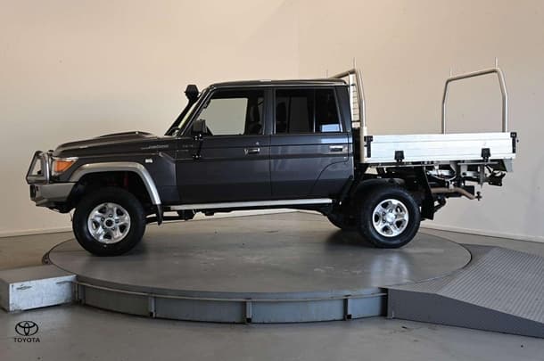 2021 Toyota LC Military GXL image 8