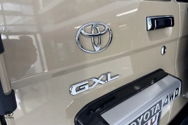 2023 Toyota LC Military GXL image 12