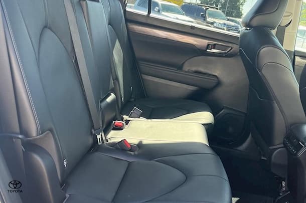 2023 Toyota Kluger Hybrid AWD GRANDE image 14