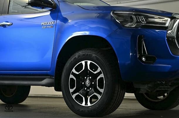 2023 Toyota Hilux SR5 image 6