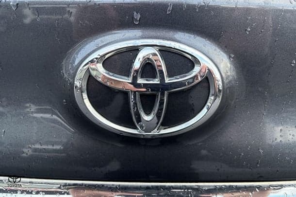 2016 Toyota CAMRY Altise image 11