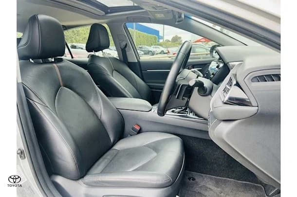 2019 Toyota Camry SL image 8