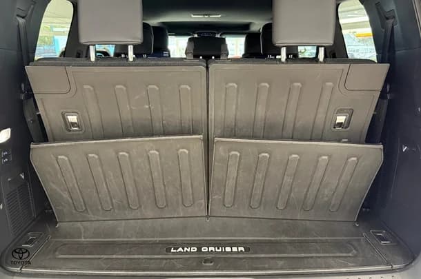 2022 Toyota Landcruiser Sahara image 11