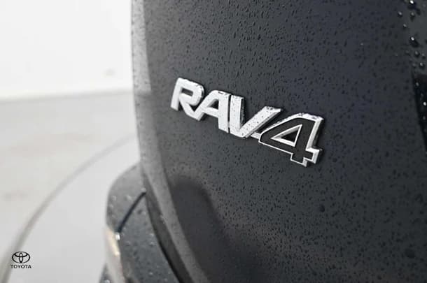 2018 Toyota RAV4 GXL AWD image 11