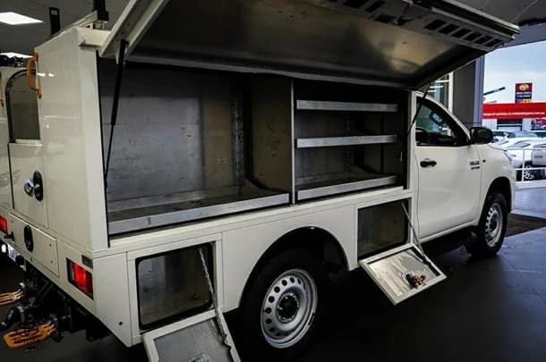 2019 Toyota Hilux 4x4 SR image 14