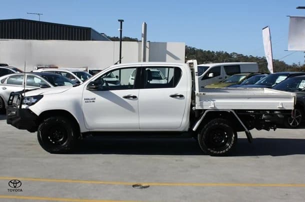 2021 Toyota Hilux SR image 6