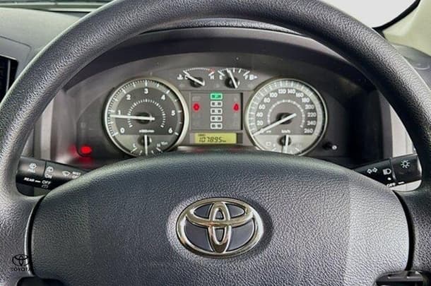 2020 Toyota LANDCRUISER GX image 12