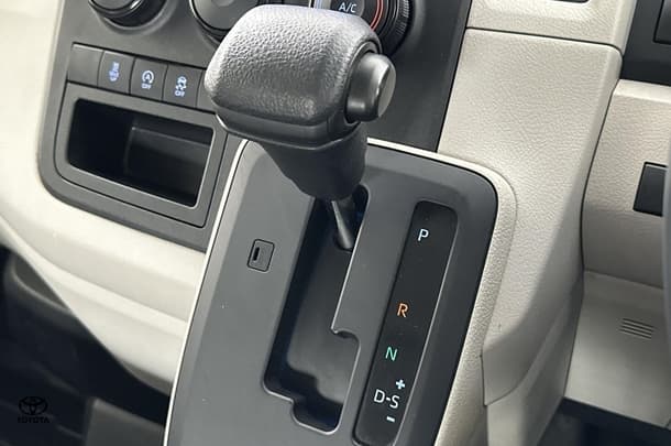 2021 Toyota Hiace LWB image 24