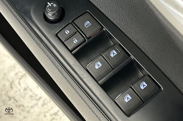 2020 Toyota Camry Hybrid Ascent image 11