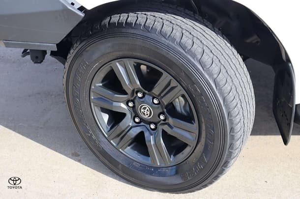 2023 Toyota Hilux 4x4 SR image 26