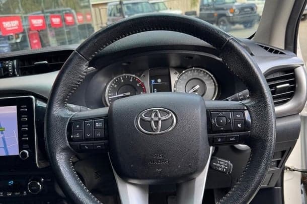2020 Toyota Hilux SR5 image 26